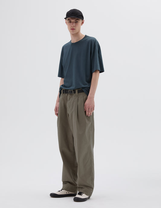 MHL. STITCH PLEAT TROUSER  | TOUGH COTTON TWILL | EUCALYPTUS