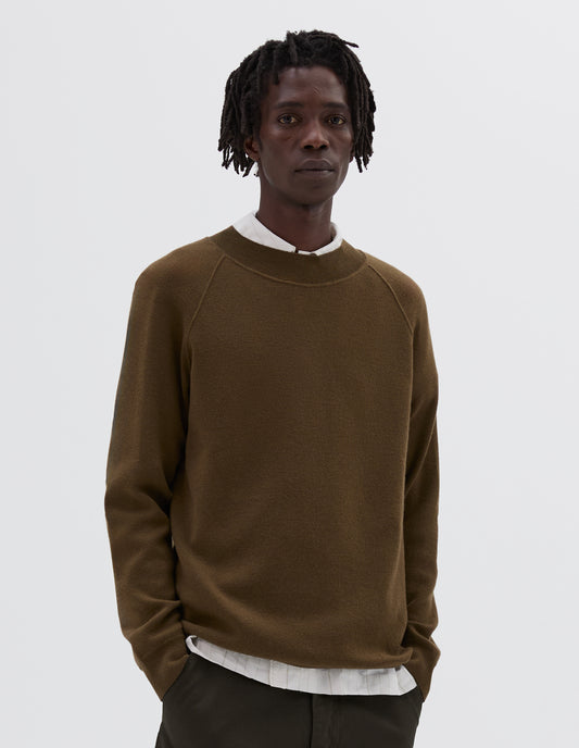 MHL. WIDE NECK CREW SWEATSHIRT | FINE MERINO | KHAKI