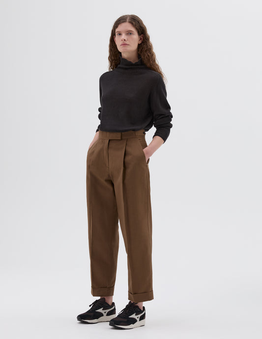 SINGLE PLEAT CROPPED TROUSERS | YARN DYED WOOL LINEN | DARK SAND