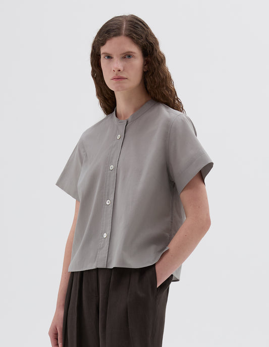 SHORT SLEEVE COLLARLESS SHIRT | WASHED COTTON | PALE SAGE