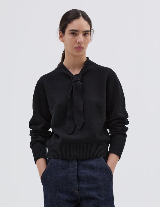 PULL COL LAVALLIÈRE CÔTELÉ | LAINE D'AGNEAU FINE

 | NOIR