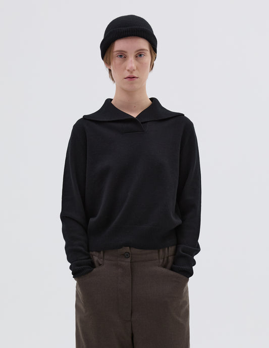 CROSS NECK POLO JUMPER | FINE LAMBSWOOL | BLACK