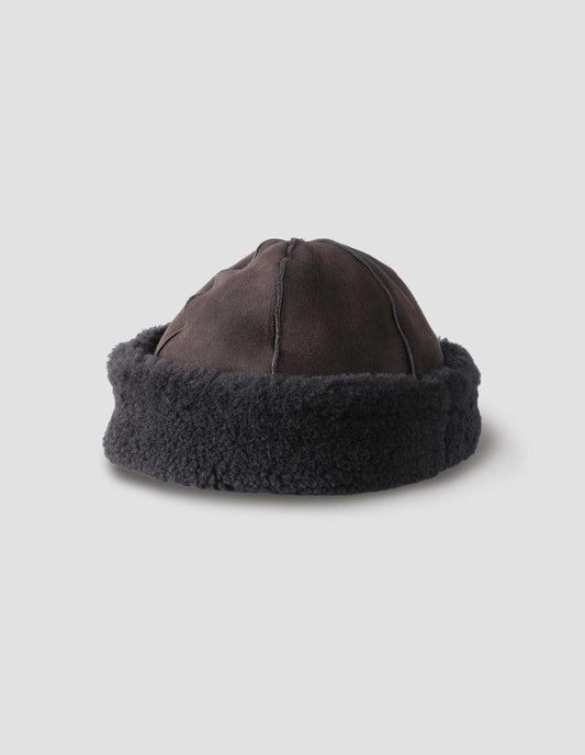 BONNET EN PEAU DE MOUTON | SHEARLING MÉRINOS BOUCLÉ | NOIR / EBONY