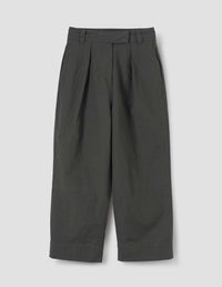 MHL. PLEATED CROP TROUSERS | DRY COTTON LINEN | CARBON